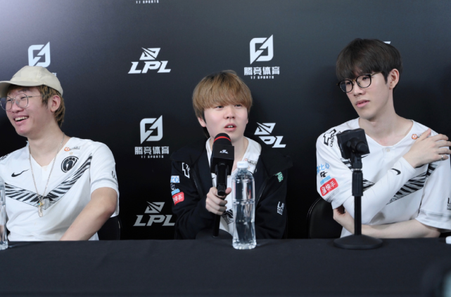 年轻球员常 年轻球员常